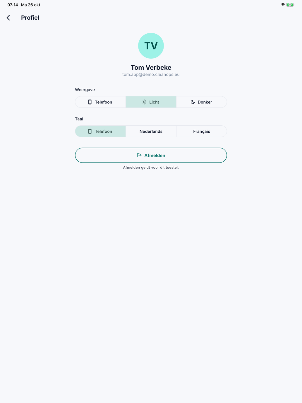 Profiel Het Profiel in de app: Tom Verbeke met zijn e-mailadres, de keuzes voor Weergave en Taal, en de knop Afmelden