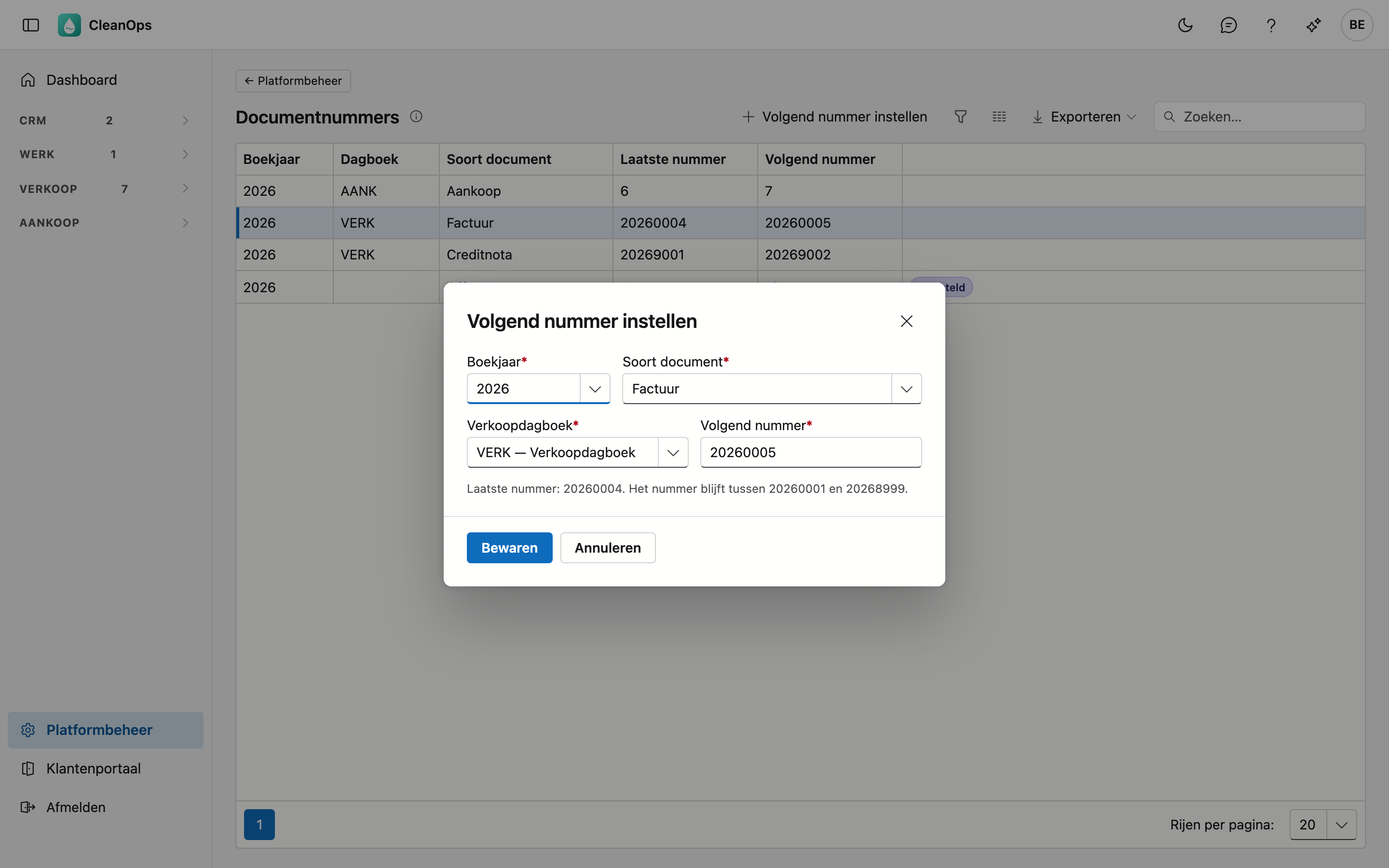Volgend nummer instellen Het venster Volgend nummer instellen voor de facturen van het verkoopdagboek, met onder de velden het laatste nummer en het bereik van de reeks